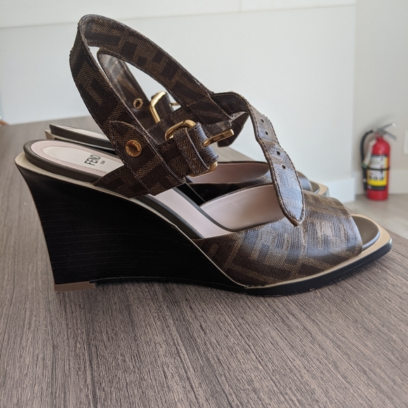 Fendi Sandals - Picture 4 of 11